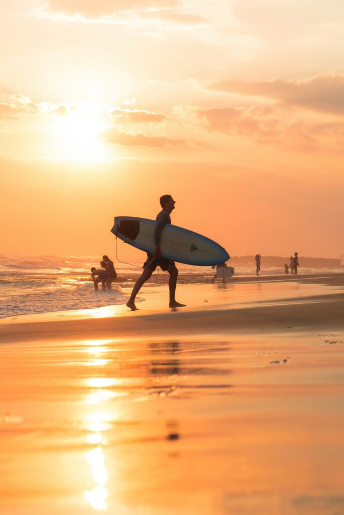 Surfen Bali met zonsondergang