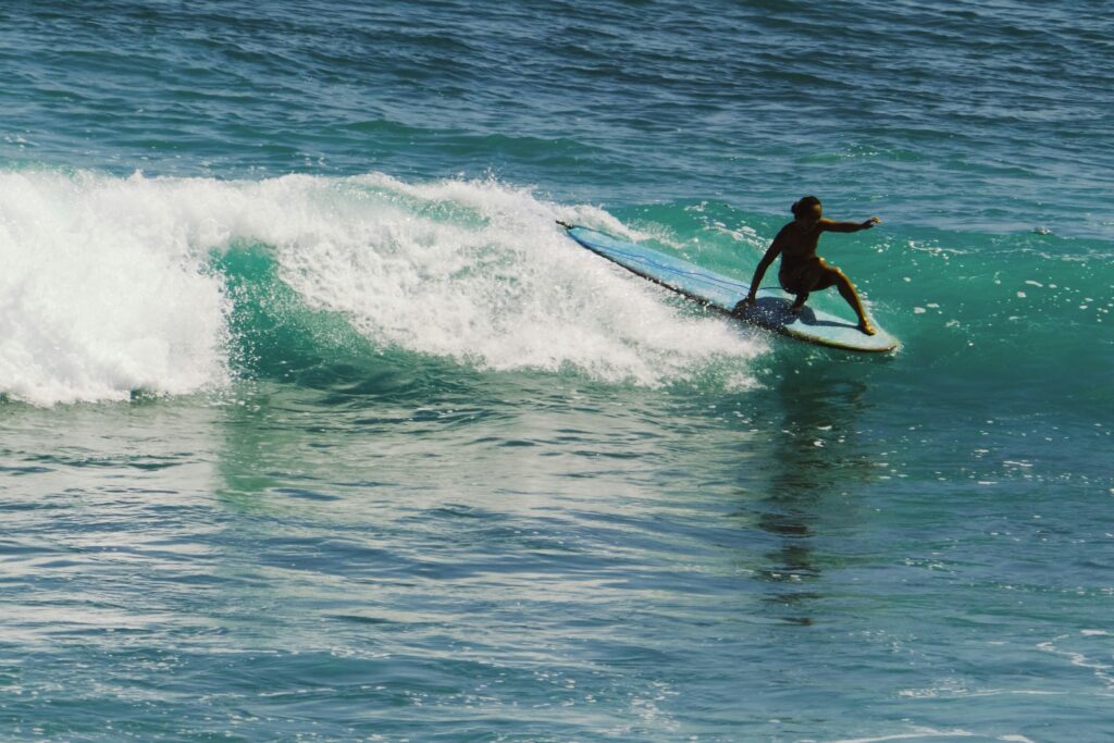 surfer op surfbord Bali